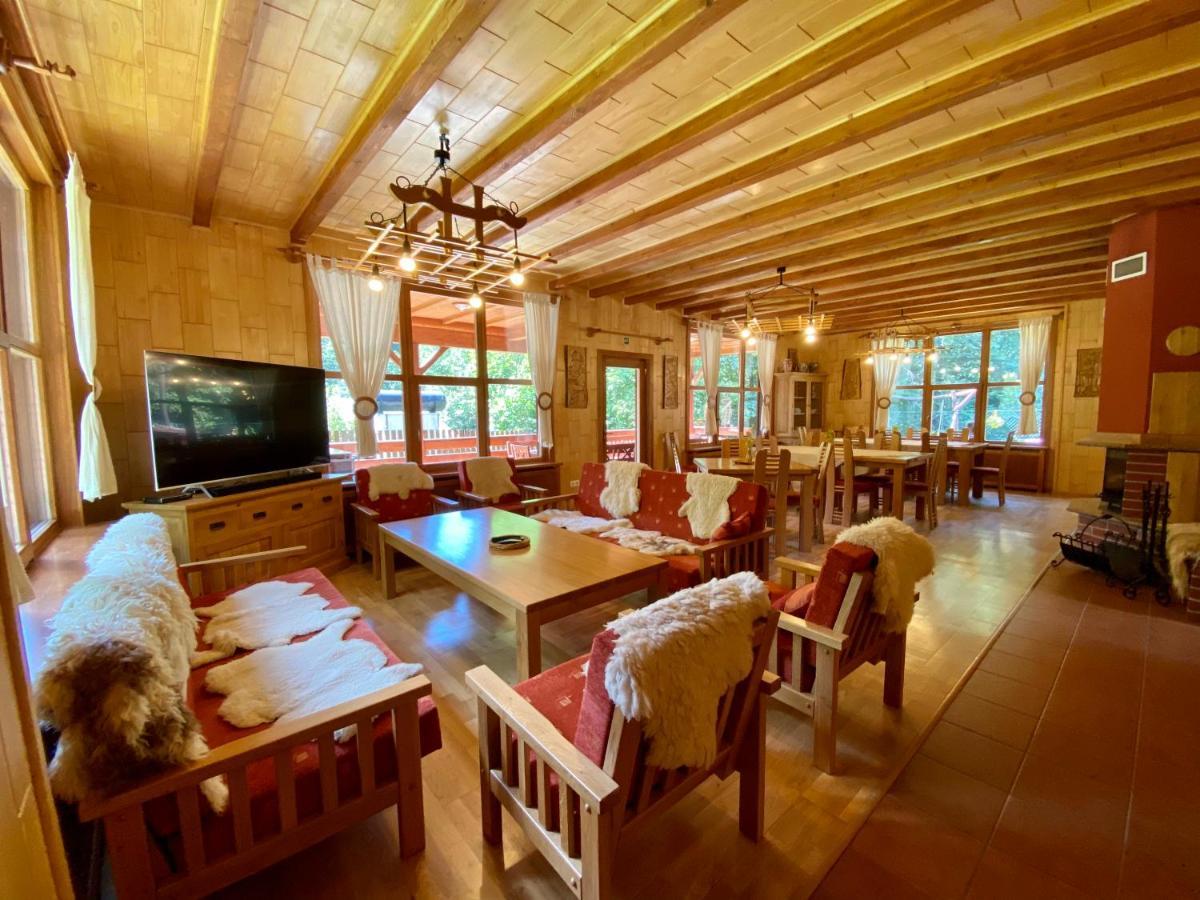 Platan Vendeghaz Villa Izvoare  Exteriör bild